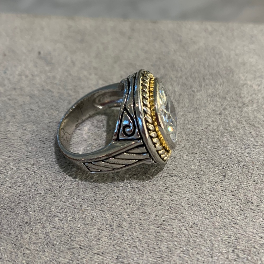 Gorgeous, detailed ring. Silver with gold accent